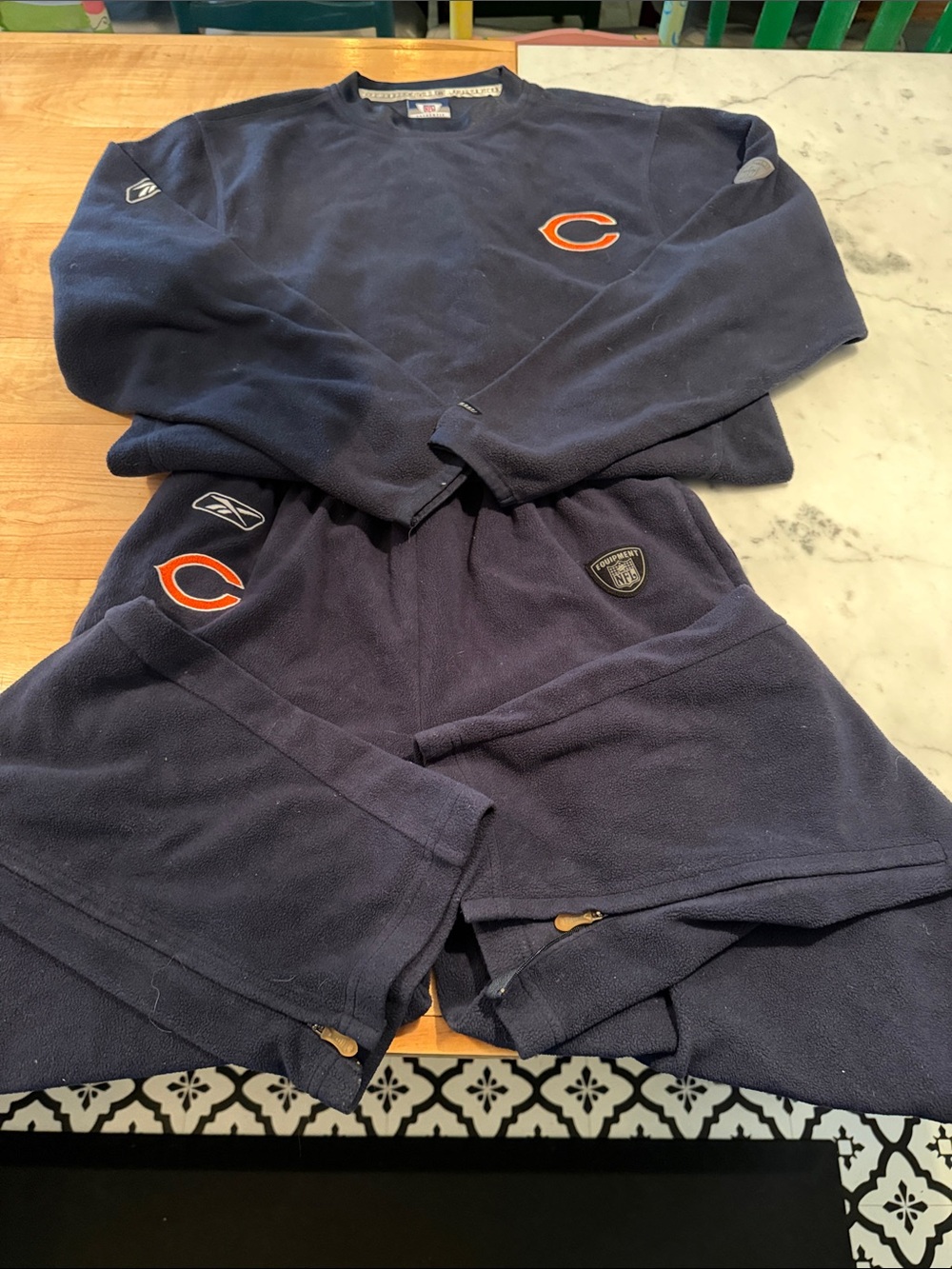Reebok Chicago Bears men’s small Crewneck fleece Sweatshirt with fleece pants